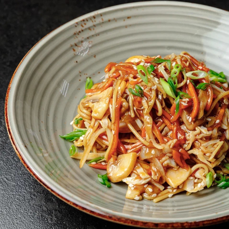 Wok в соусе тонкатсу острый